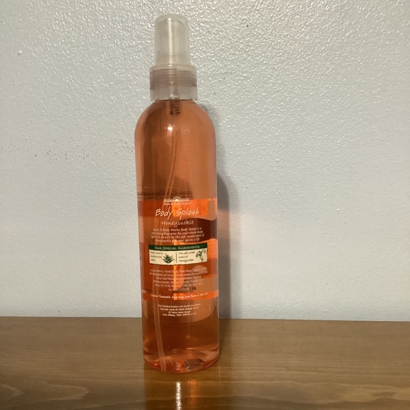 FULL NEW Rare Bath and Body Works ORIGINAL Honeysuckle Body Splash Spray - Picture 2 of 4